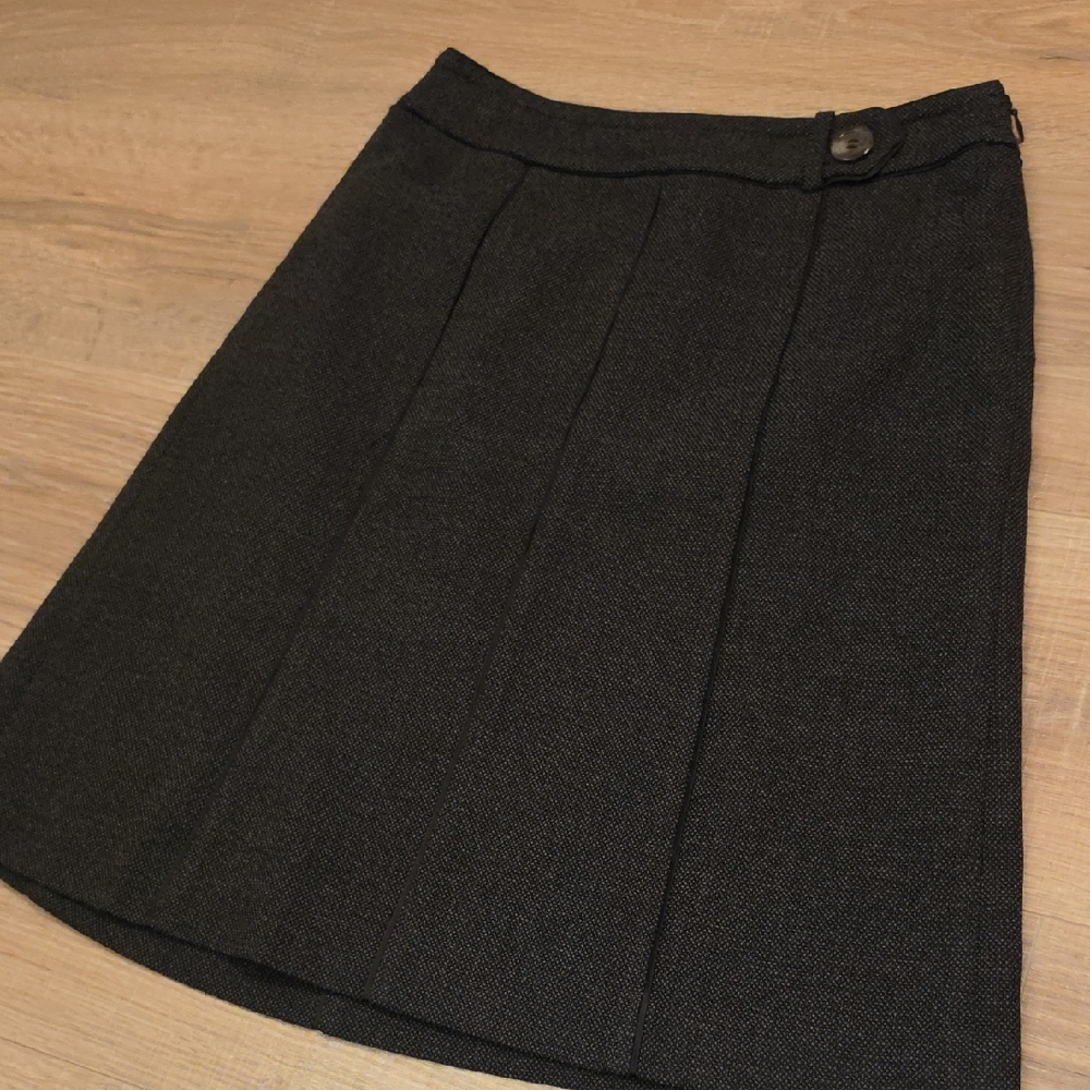 Ann Taylor Black A-Line Seamed Skirt